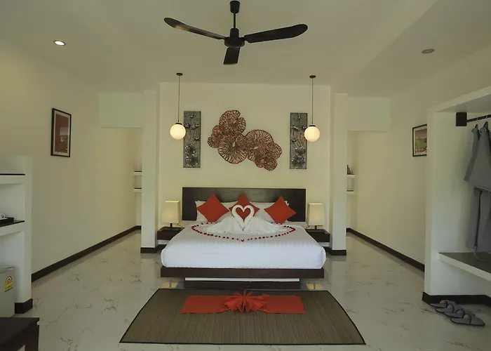 Blue Spring Boutique 3*